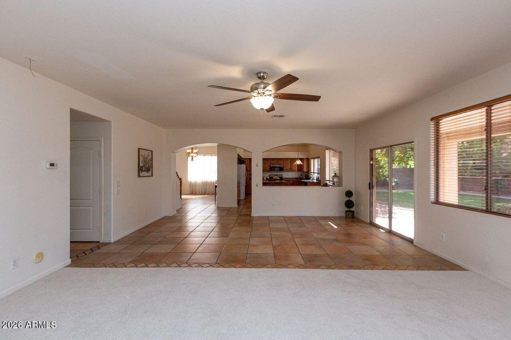 Image 11 of property listing at 149 E CANYON CREEK Drive, Gilbert, AZ 85296