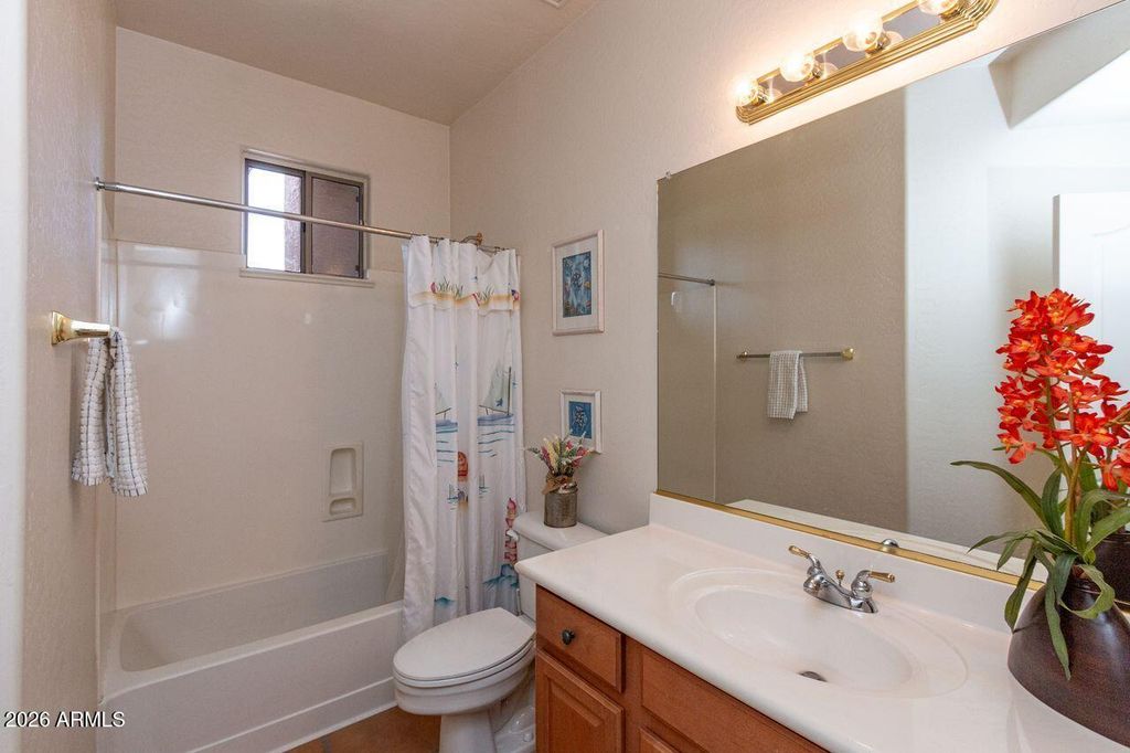Image 15 of property listing at 149 E CANYON CREEK Drive, Gilbert, AZ 85296