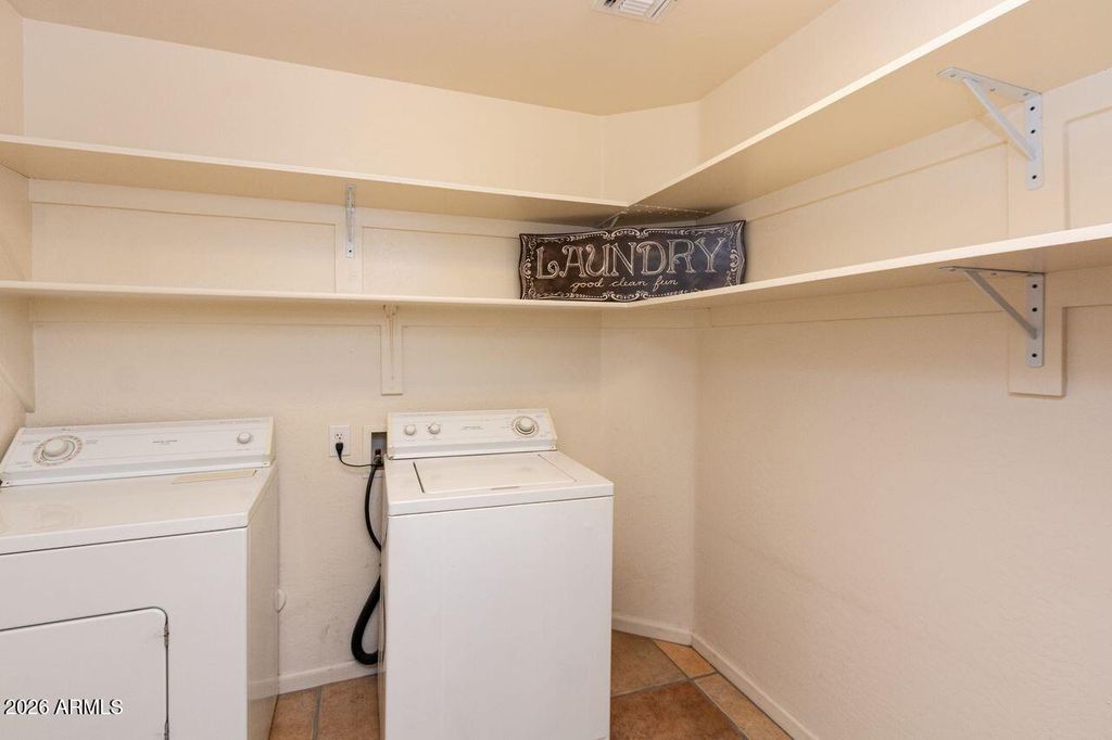 Image 16 of property listing at 149 E CANYON CREEK Drive, Gilbert, AZ 85296