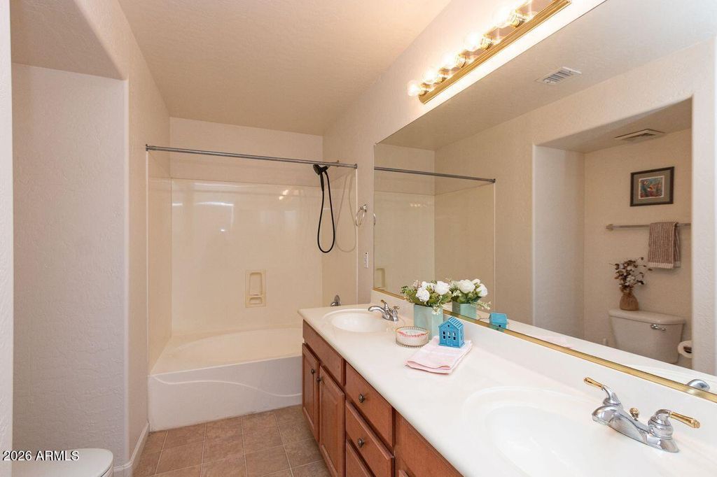 Image 20 of property listing at 149 E CANYON CREEK Drive, Gilbert, AZ 85296