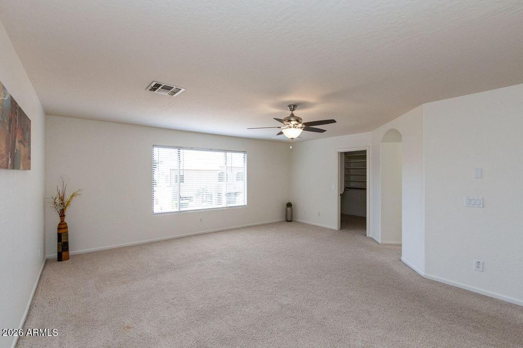 Image 21 of property listing at 149 E CANYON CREEK Drive, Gilbert, AZ 85296