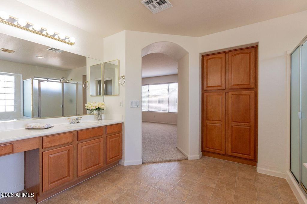 Image 23 of property listing at 149 E CANYON CREEK Drive, Gilbert, AZ 85296