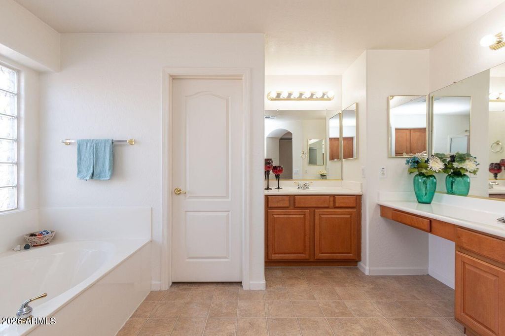 Image 24 of property listing at 149 E CANYON CREEK Drive, Gilbert, AZ 85296
