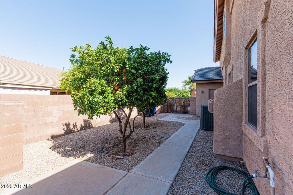 Image 28 of property listing at 149 E CANYON CREEK Drive, Gilbert, AZ 85296