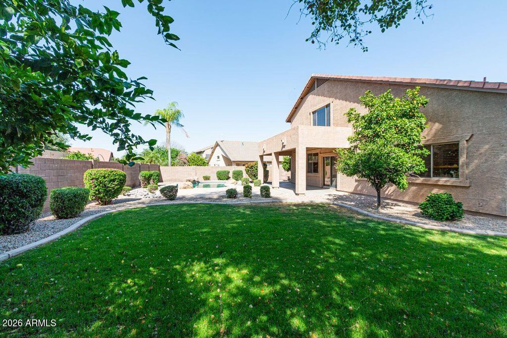 Image 32 of property listing at 149 E CANYON CREEK Drive, Gilbert, AZ 85296