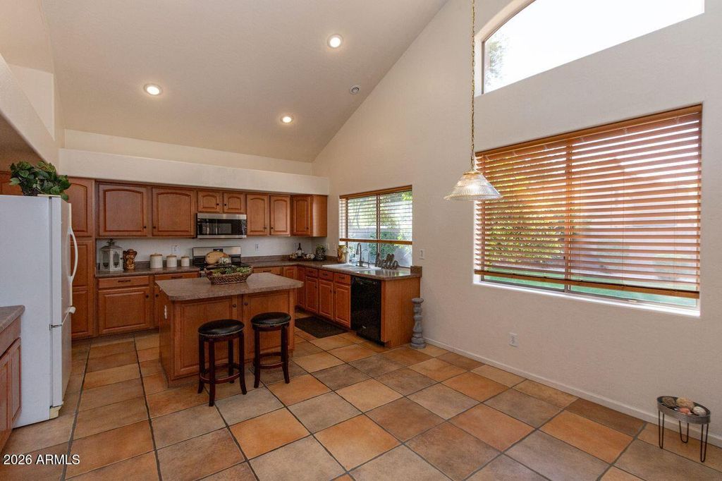 Image 8 of property listing at 149 E CANYON CREEK Drive, Gilbert, AZ 85296