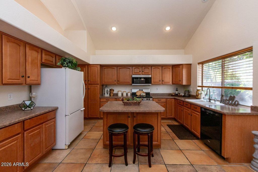 Image 9 of property listing at 149 E CANYON CREEK Drive, Gilbert, AZ 85296