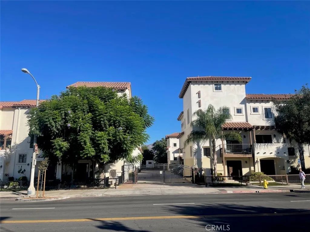 1075 N. Maclay Avenue 25, San Fernando, CA 91340