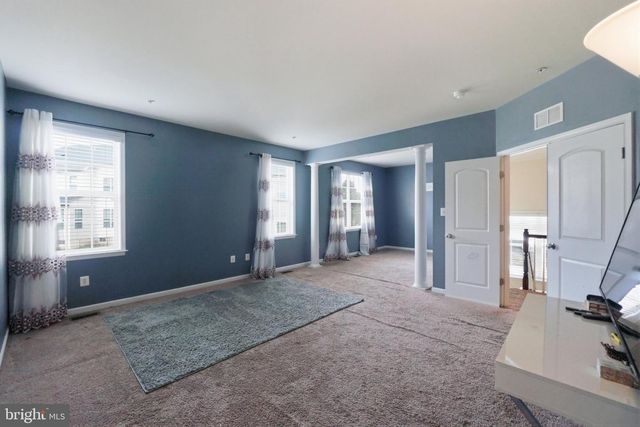 9205 GLENARDEN PKWY, Lanham, MD 20706