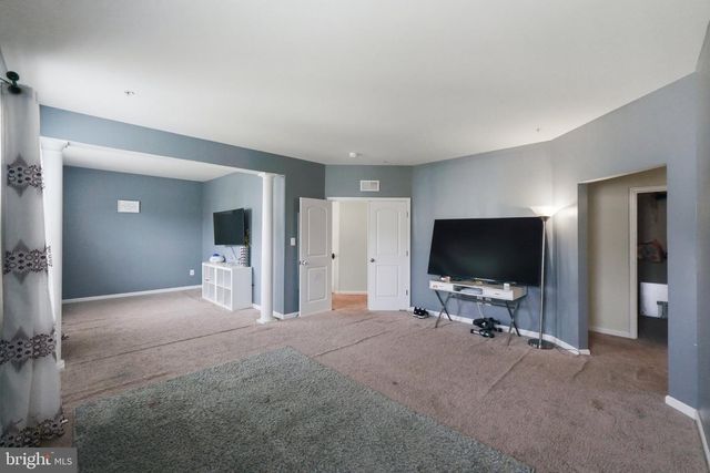 9205 GLENARDEN PKWY, Lanham, MD 20706