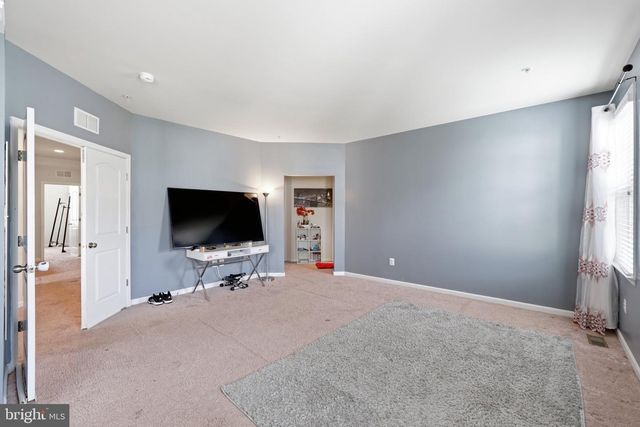 9205 GLENARDEN PKWY, Lanham, MD 20706