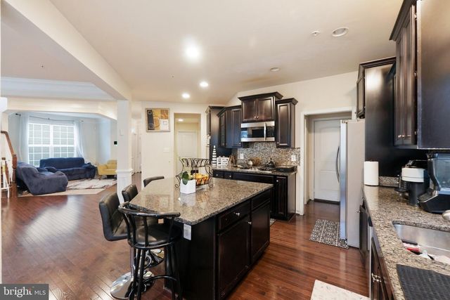 9205 GLENARDEN PKWY, Lanham, MD 20706
