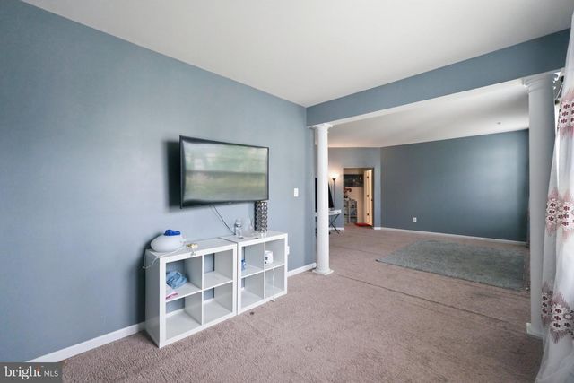9205 GLENARDEN PKWY, Lanham, MD 20706