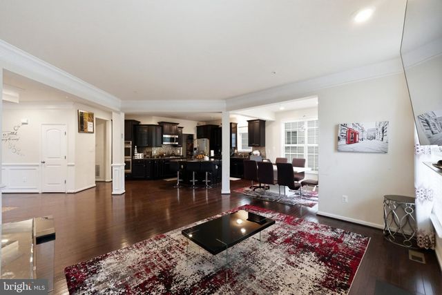 9205 GLENARDEN PKWY, Lanham, MD 20706