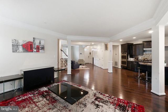 9205 GLENARDEN PKWY, Lanham, MD 20706