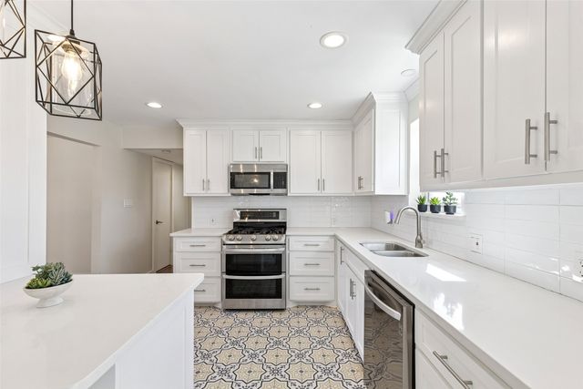 2620 Lakeland Drive, Dallas, TX 75228