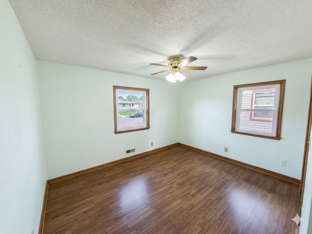 4900 Russell Avenue N, Minneapolis, MN 55430
