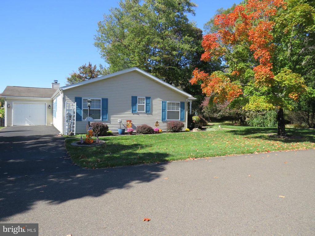 621 SPRING MEADOW CIR, NEW HOPE, PA 18938 — photo 3