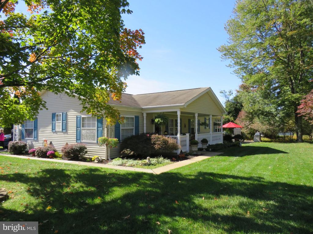 621 SPRING MEADOW CIR, NEW HOPE, PA 18938 — photo 4