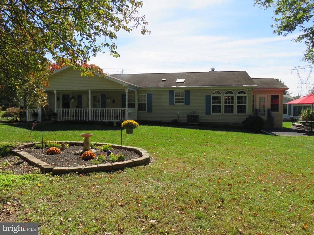 621 SPRING MEADOW CIR, NEW HOPE, PA 18938 — photo 5