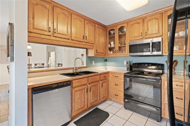 233 Sharney NE Lane, Kennesaw, GA 30144