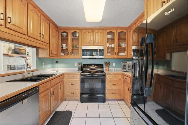 233 Sharney NE Lane, Kennesaw, GA 30144