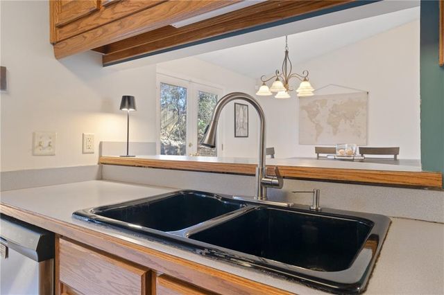 233 Sharney NE Lane, Kennesaw, GA 30144