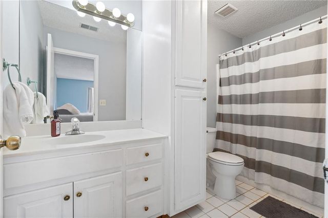 233 Sharney NE Lane, Kennesaw, GA 30144