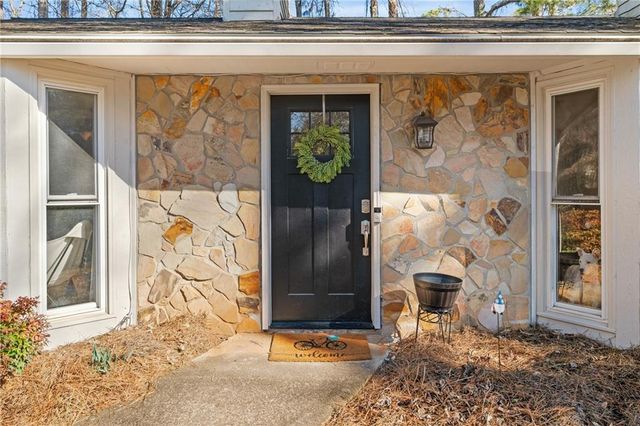 233 Sharney NE Lane, Kennesaw, GA 30144