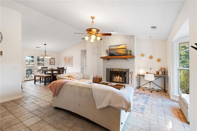 233 Sharney NE Lane, Kennesaw, GA 30144