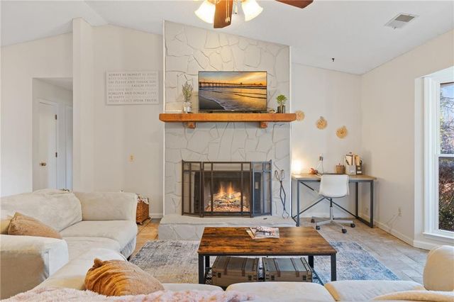 233 Sharney NE Lane, Kennesaw, GA 30144