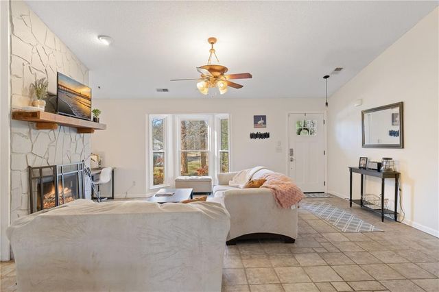 233 Sharney NE Lane, Kennesaw, GA 30144