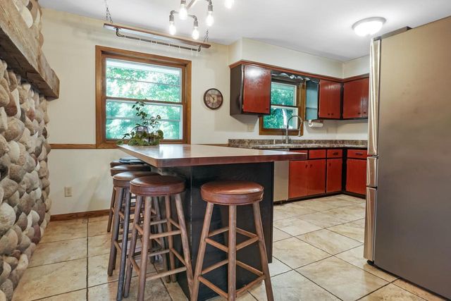 N105W21215 Oak LANE, Germantown, WI 53022