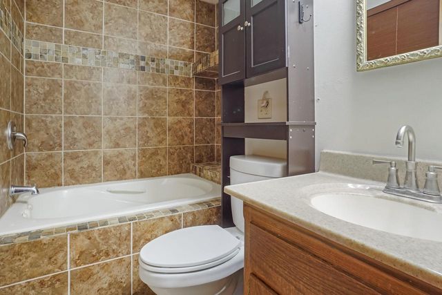 N105W21215 Oak LANE, Germantown, WI 53022