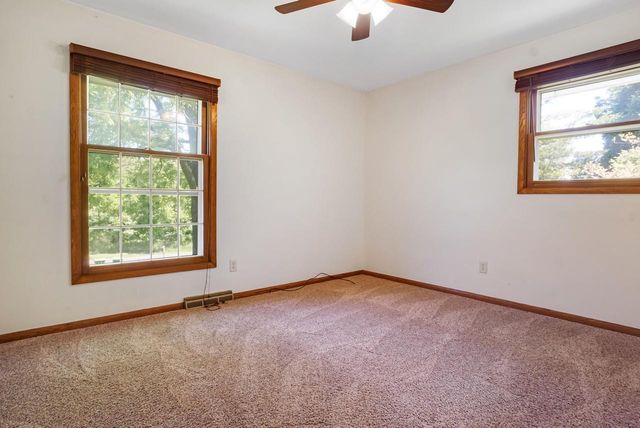 N105W21215 Oak LANE, Germantown, WI 53022