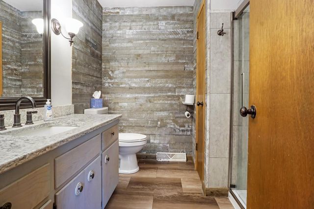 N105W21215 Oak LANE, Germantown, WI 53022