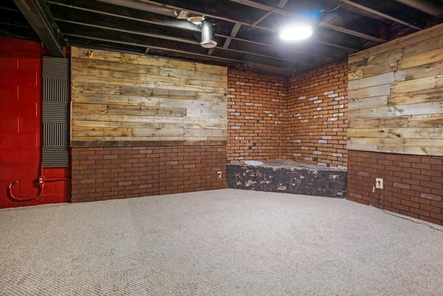 N105W21215 Oak LANE, Germantown, WI 53022