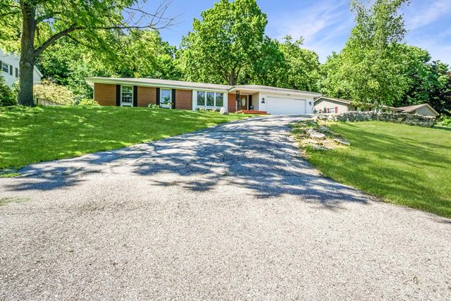 N105W21215 Oak LANE, Germantown, WI 53022