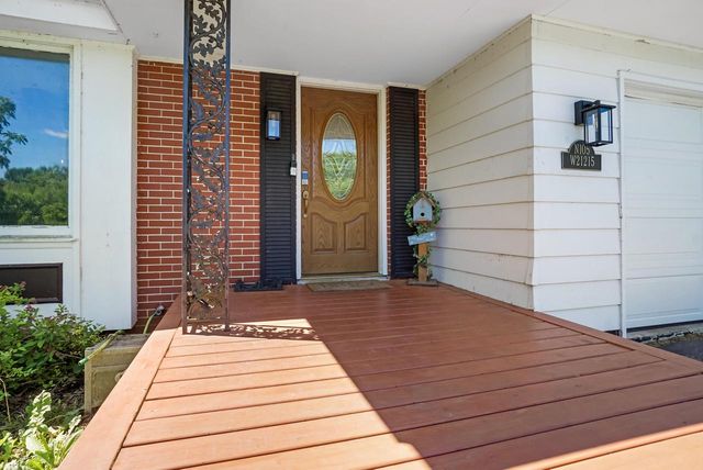 N105W21215 Oak LANE, Germantown, WI 53022