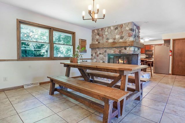 N105W21215 Oak LANE, Germantown, WI 53022