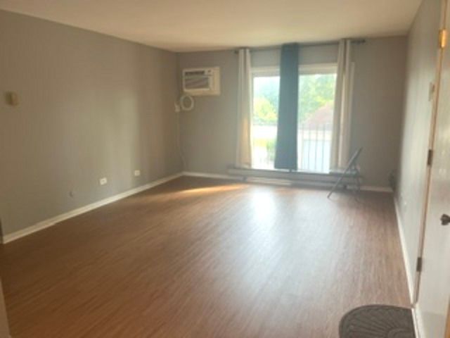 203 N WATERS EDGE Drive 202, Glendale Heights, IL 60139