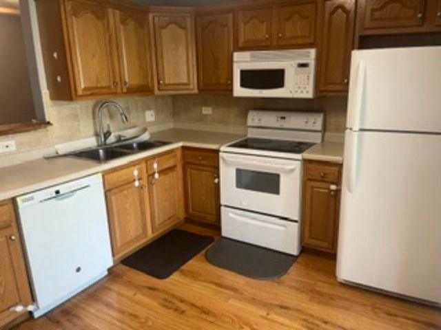 203 N WATERS EDGE Drive 202, Glendale Heights, IL 60139