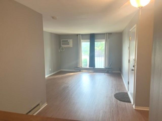 203 N WATERS EDGE Drive 202, Glendale Heights, IL 60139