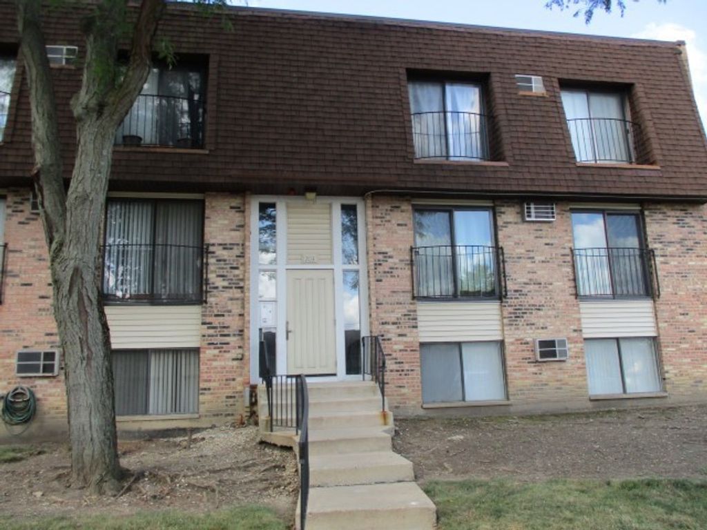 203 N WATERS EDGE Drive 202, Glendale Heights, IL 60139