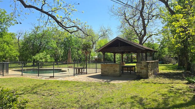 1312 W Park Row Drive, Arlington, TX 76013
