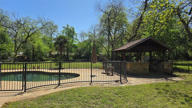 1312 W Park Row Drive, Arlington, TX 76013