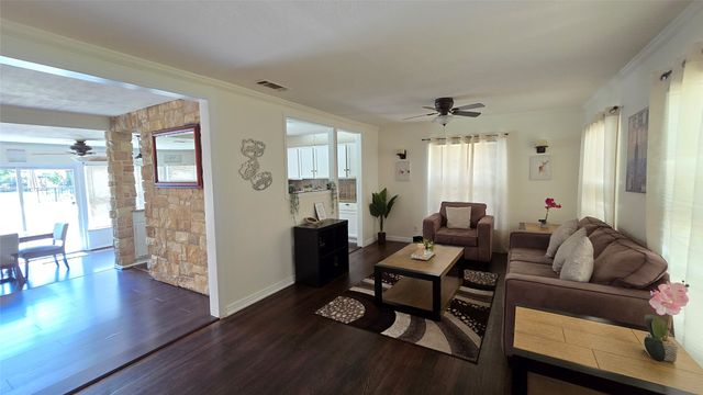 1312 W Park Row Drive, Arlington, TX 76013