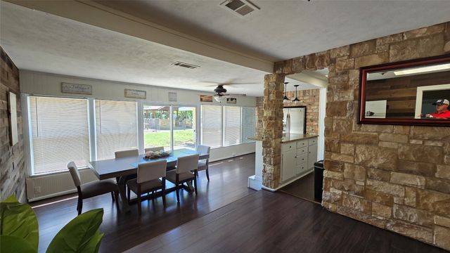 1312 W Park Row Drive, Arlington, TX 76013