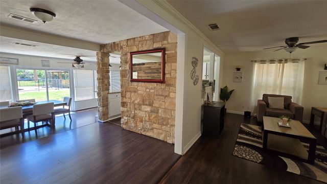 1312 W Park Row Drive, Arlington, TX 76013