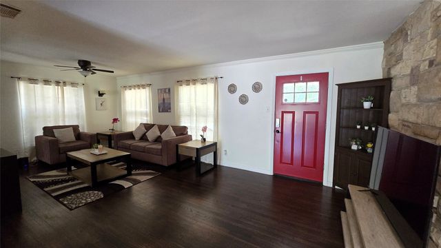 1312 W Park Row Drive, Arlington, TX 76013